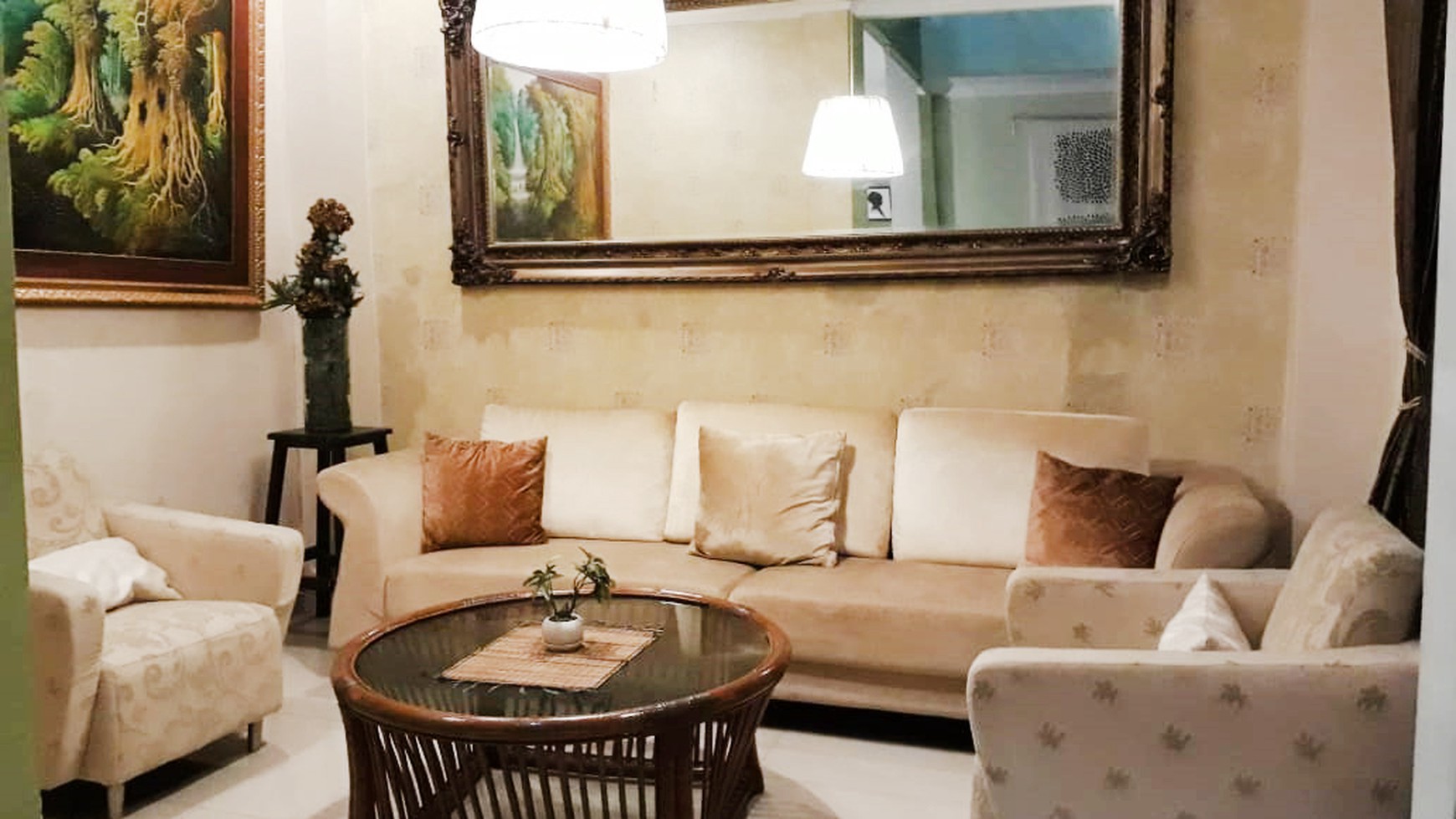 Rumah siap huni, nyaman, dan lokasi strategis di Carissa, Graha Raya Bintaro