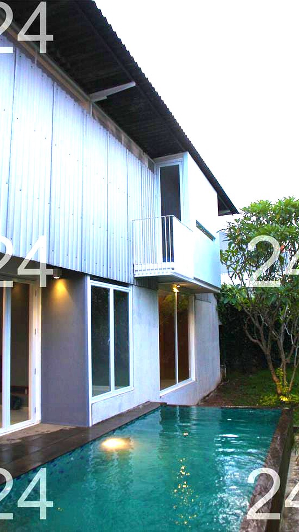 Rumah Mewah dgn Swimming Pool Sektor 9 luas 499m Hanya 7,5M nego sampai DEAL