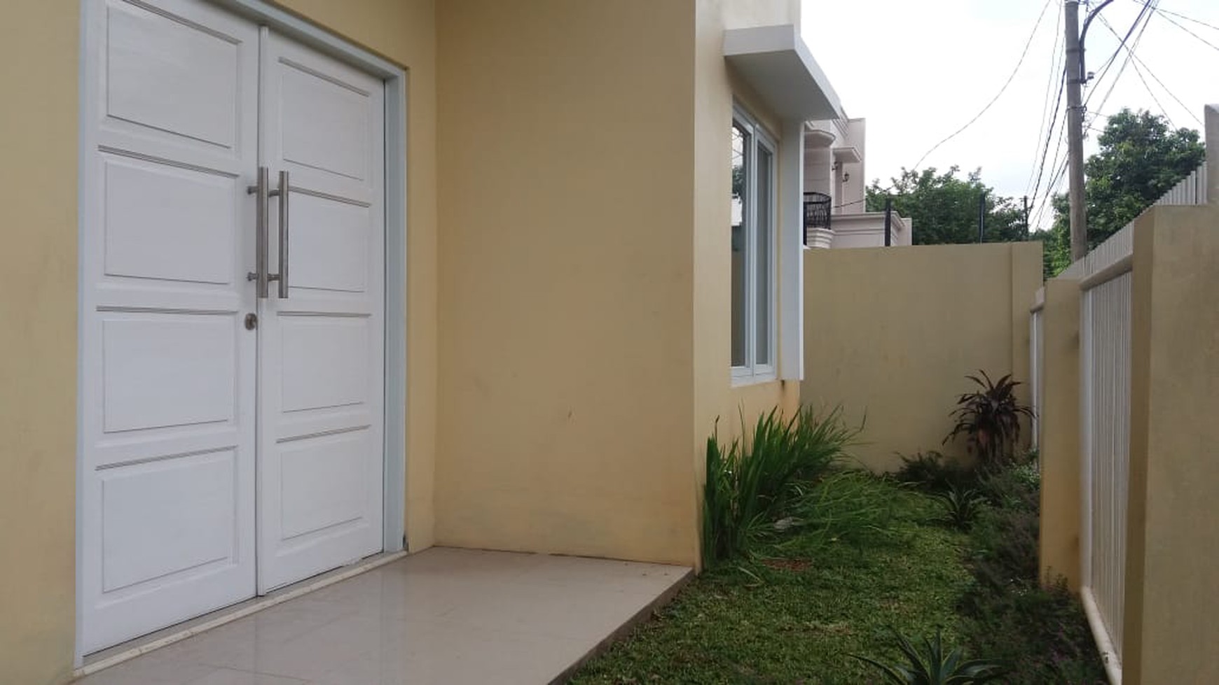 Rumah Siap Huni, Exterior Elegan, Hunian Nyaman dan Asri @Graha Raya Bintaro