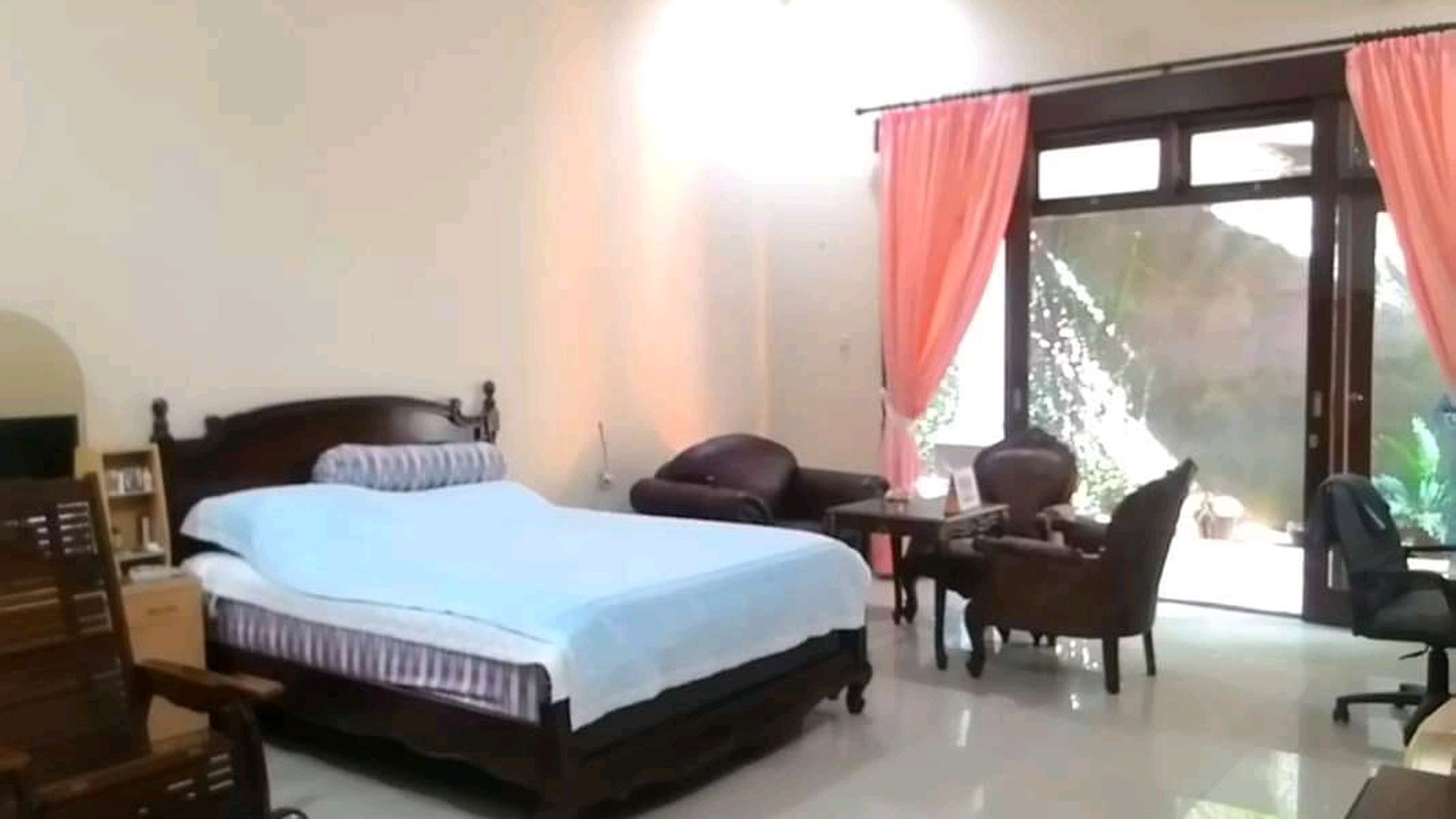 DIJUAL RUMAH CANTIK DAN LUAS