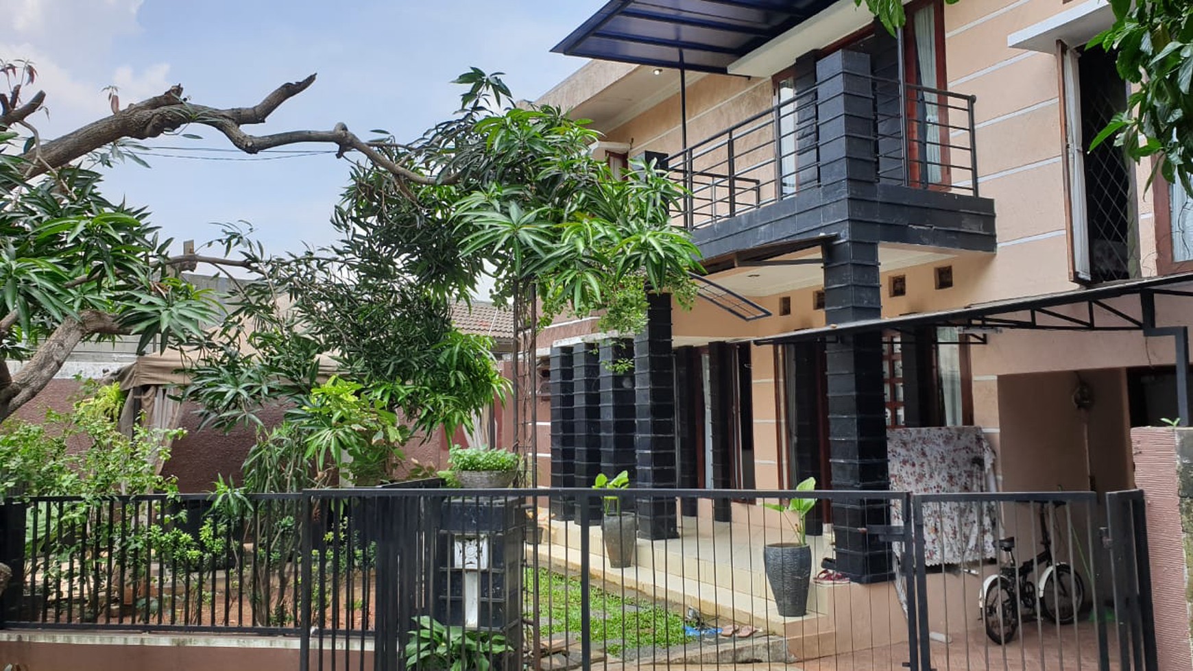 Rumah Siap Huni, Exterior Elegan, Hunian Nyaman dan Asri @Pisok, Bintaro