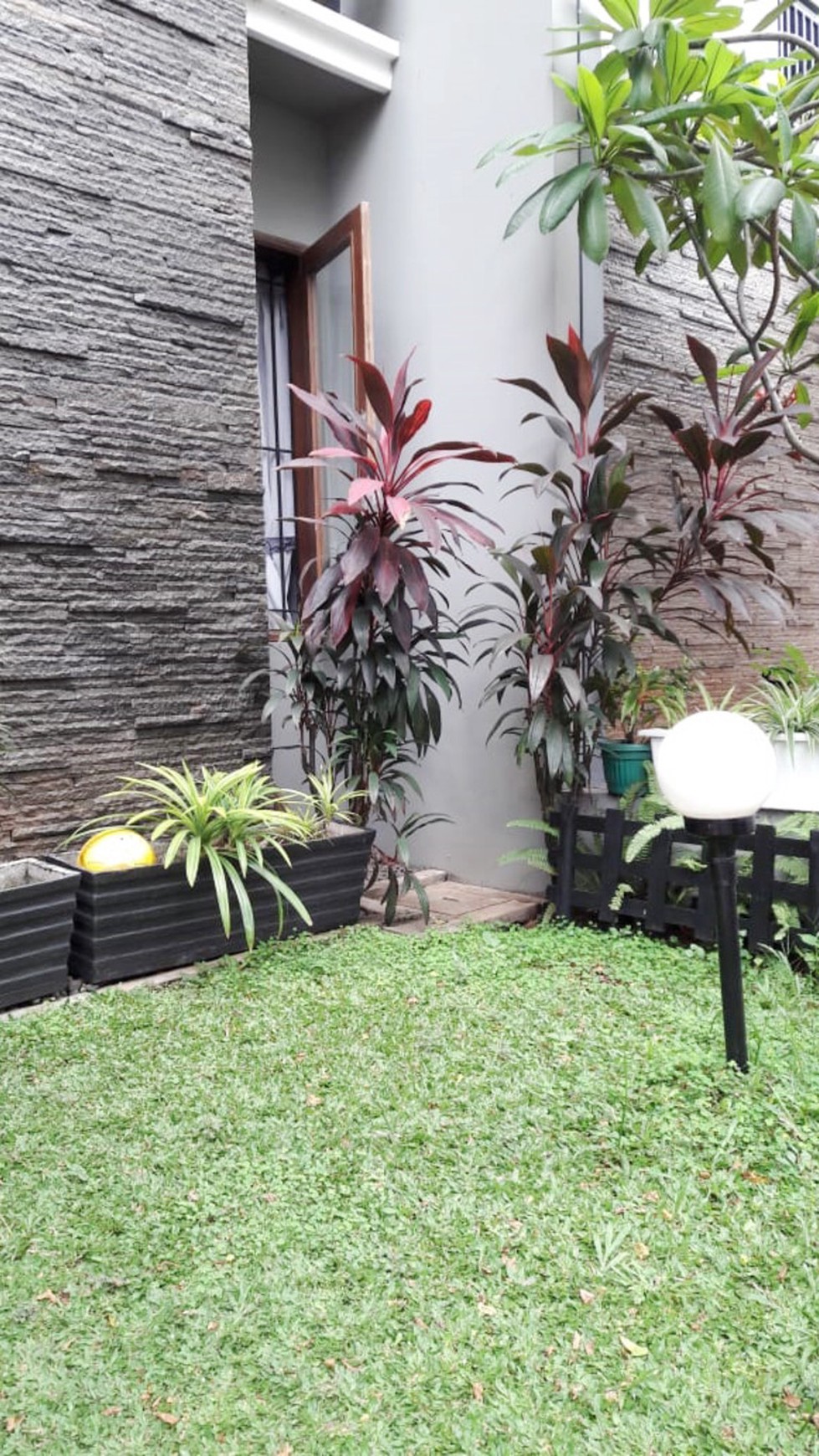 Rumah Cantik Siap Huni, Lokasi Strategis, Dekat Stasiun Sudimara