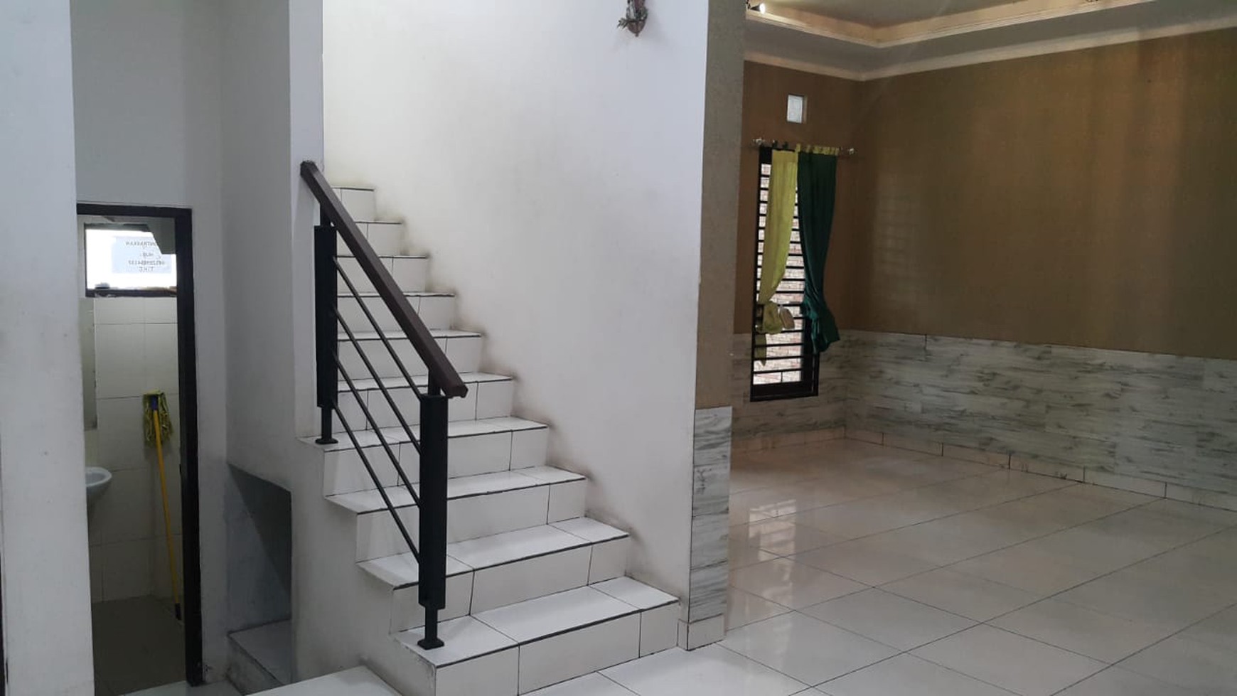 Disewakanl Rumah di JL. Madrid Selatan Palem semi - Karawaci Tangerang
