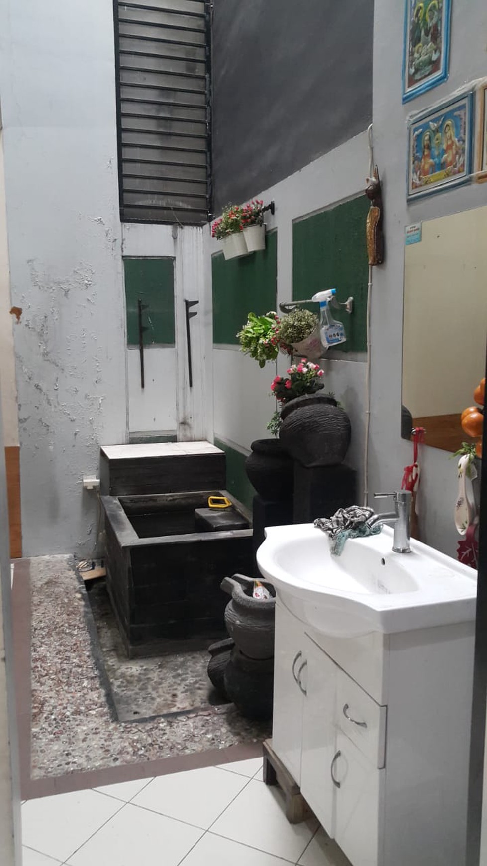 Disewakanl Rumah di JL. Madrid Selatan Palem semi - Karawaci Tangerang