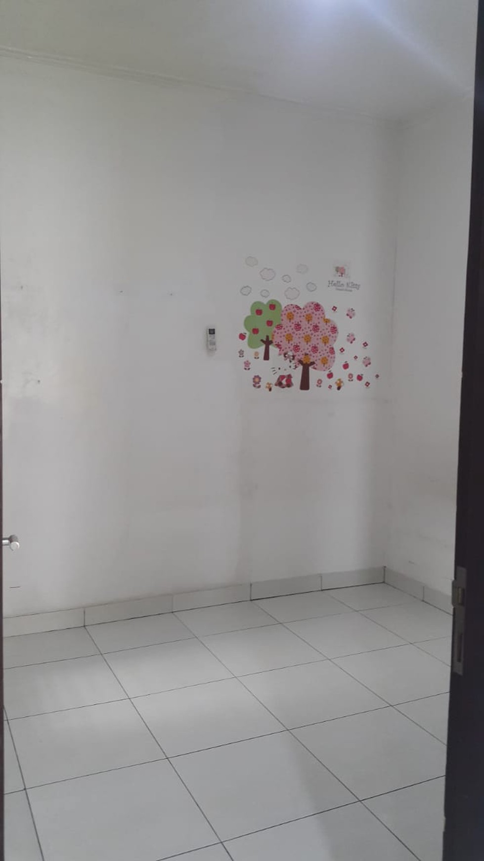 Disewakanl Rumah di JL. Madrid Selatan Palem semi - Karawaci Tangerang