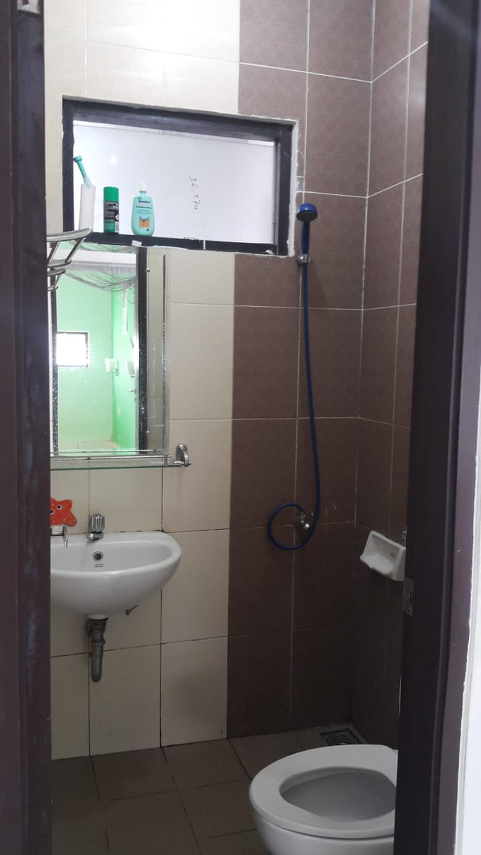 Disewakanl Rumah di JL. Madrid Selatan Palem semi - Karawaci Tangerang