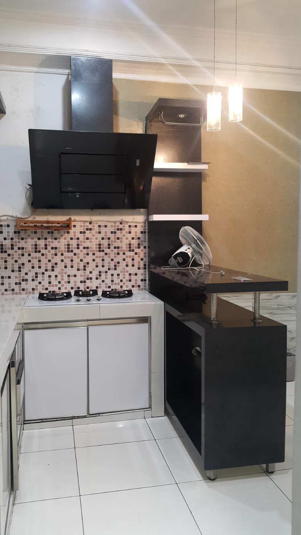 Disewakanl Rumah di JL. Madrid Selatan Palem semi - Karawaci Tangerang