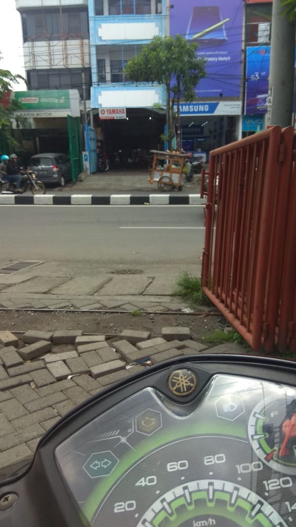 Ruko 3 lantai Kapas Krampung strategis