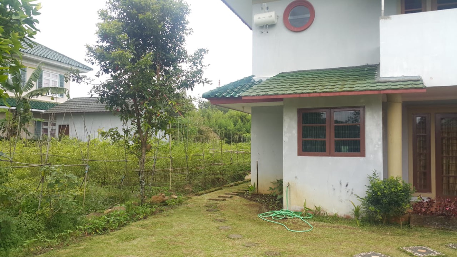 Villa dengan suasana  yang nyaman, tenang dan strategis