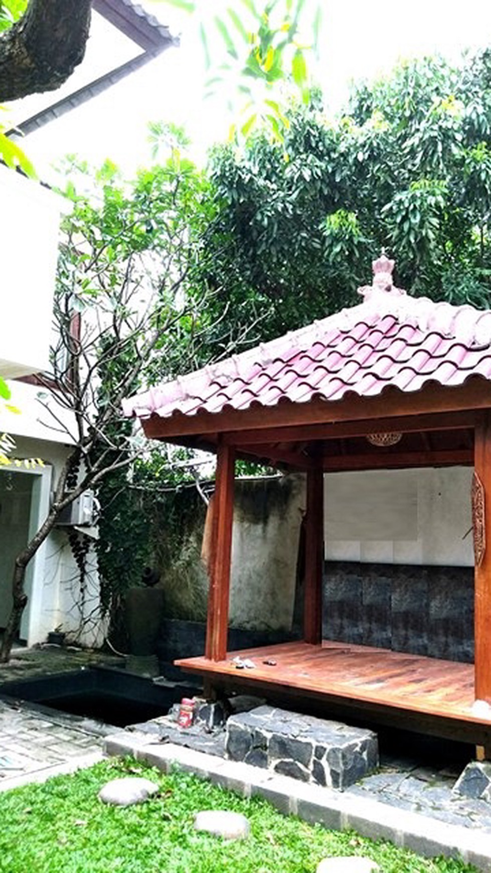 Rumah 2Lt siap Huni Lt 204m dgn Taman Gazebo dan Kolam Ikan