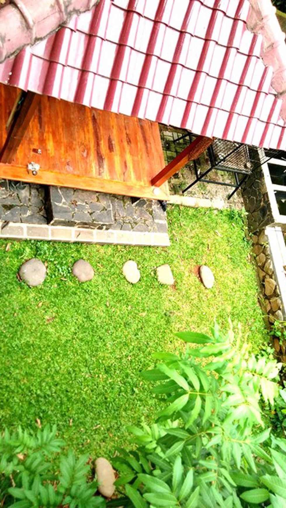 Rumah 2Lt siap Huni Lt 204m dgn Taman Gazebo dan Kolam Ikan