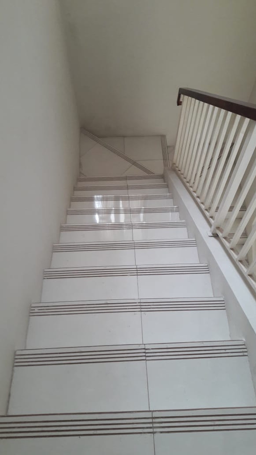 Disewakan Rumah Bagus, Hunian Nyaman dan Asri @Discovery Fiore, Bintaro