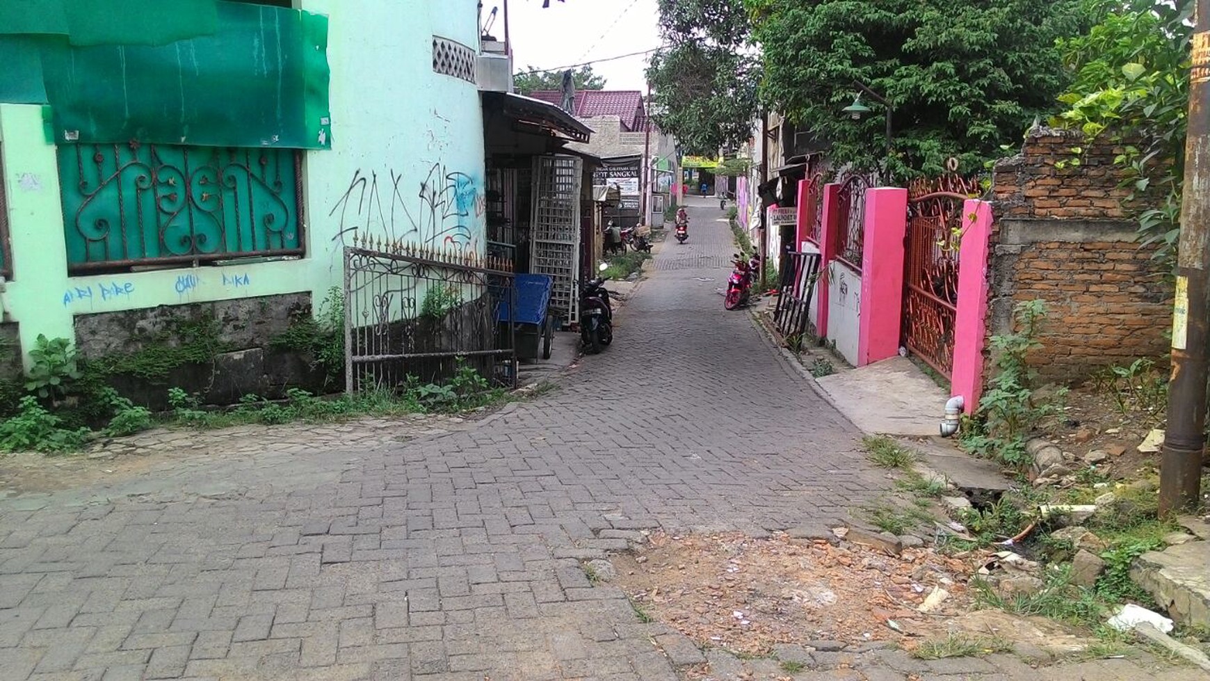 Rumah Siap Huni, Lokasi Strategis, dan Hunian Nyaman @Ciledug