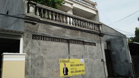 Rumah 3 lantai Krakatau Surabaya