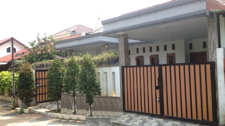 Rumah cantik siap huni di perumahan pertukangan