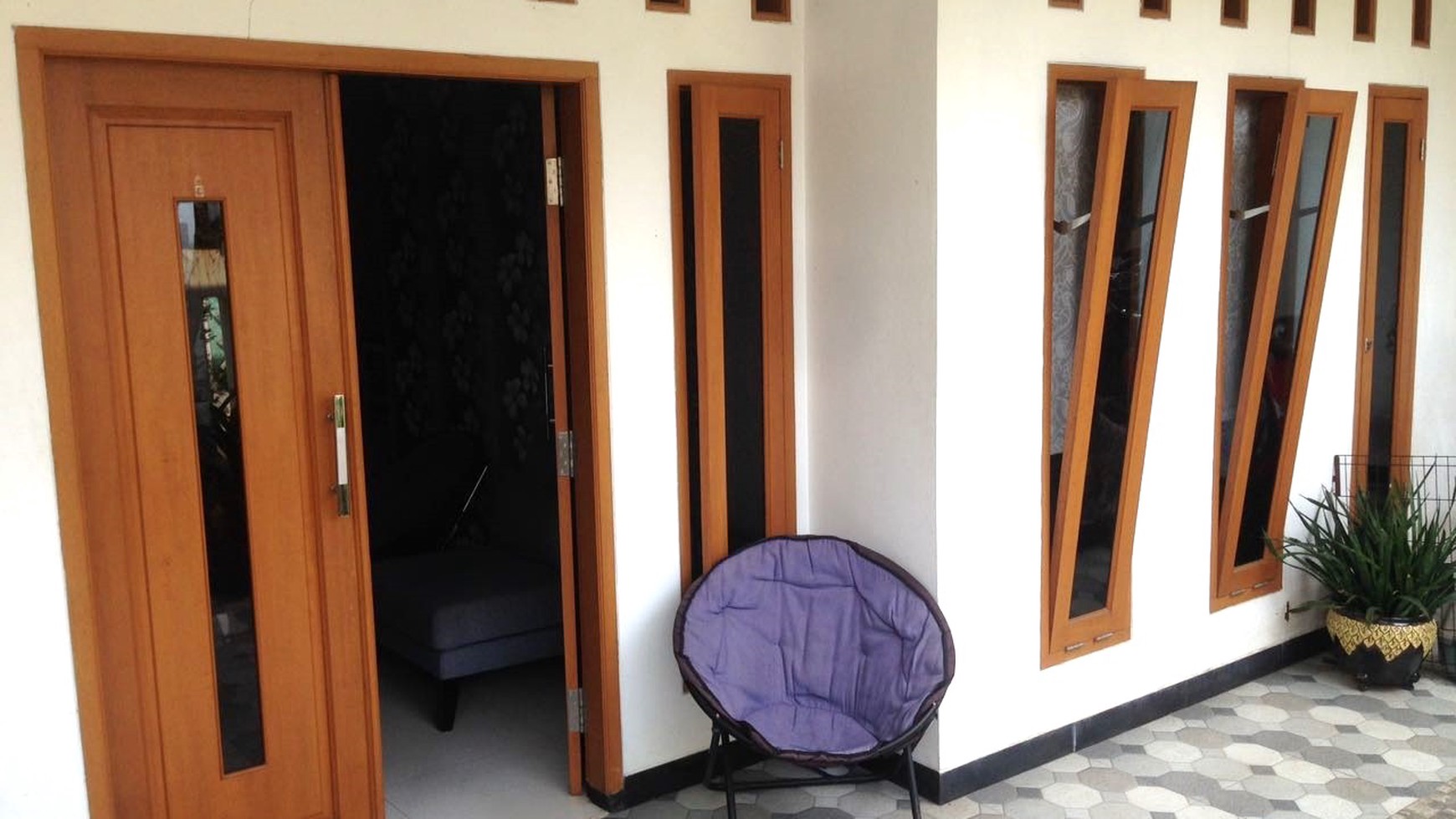 Rumah cantik siap huni di perumahan pertukangan