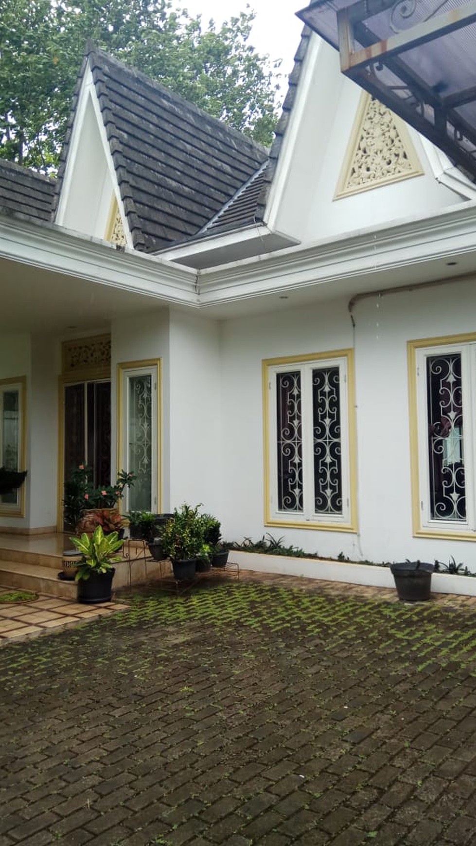 Rumah Siap Huni Dengan Halaman Yang Luas dan ASri @Lengkong Raya, Serpong