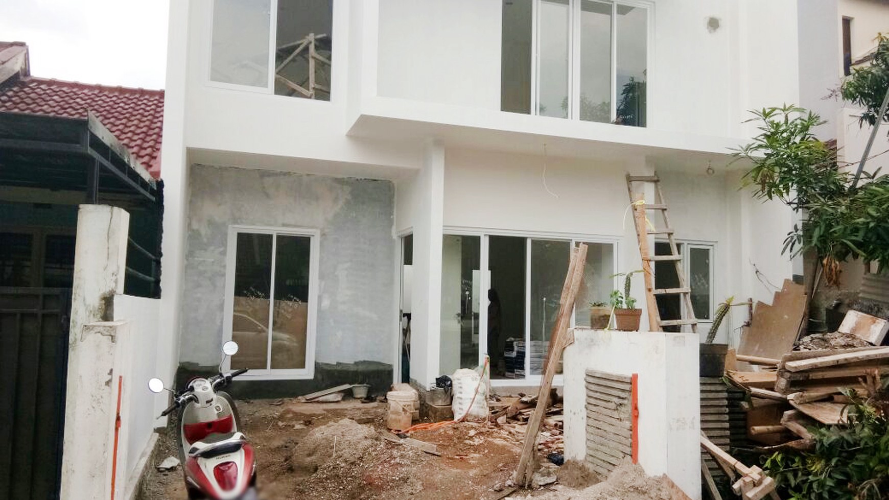 Rumah Luas dan Nyaman di Kawasan Graha Raya Bintaro