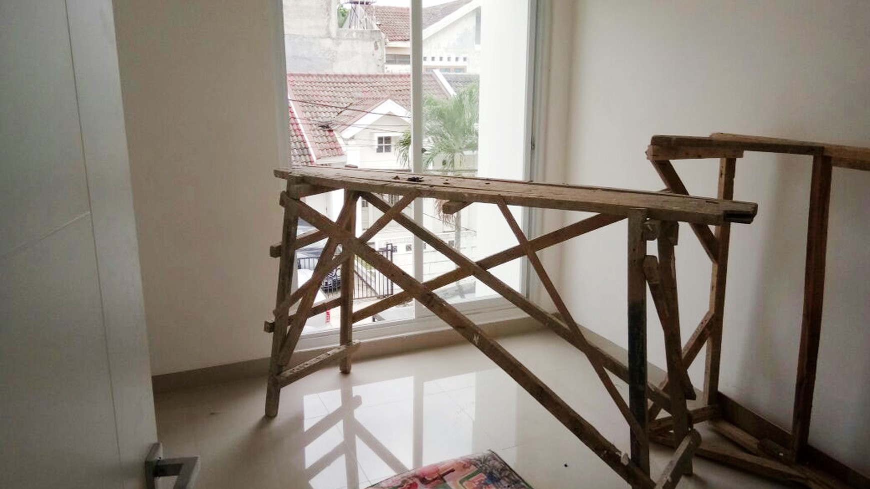 Rumah Luas dan Nyaman di Kawasan Graha Raya Bintaro