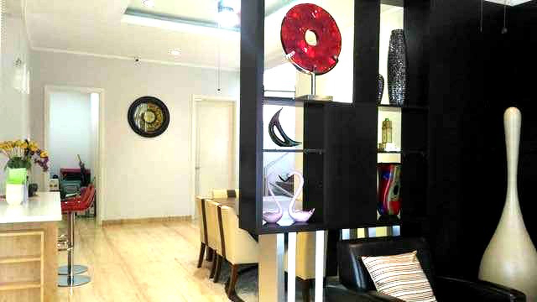 Rumah Minimalis Lt 204m Lb 300m harga 4.65M nego di kawasan Elite Kebayoran View Bintaro