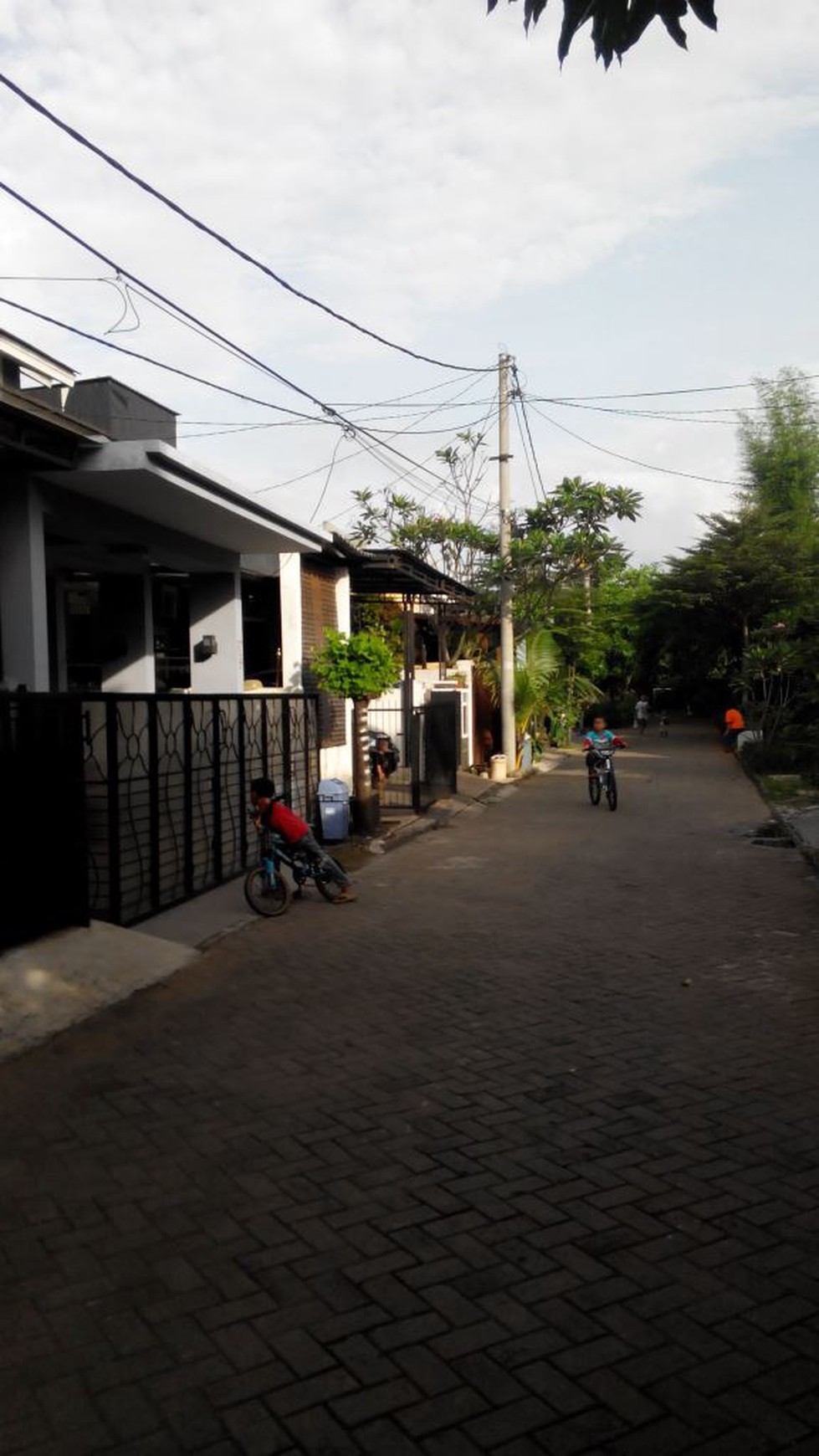 Dijual Rumah siap huni, lingkungan nyaman dan lokasi strategis @Bintaro