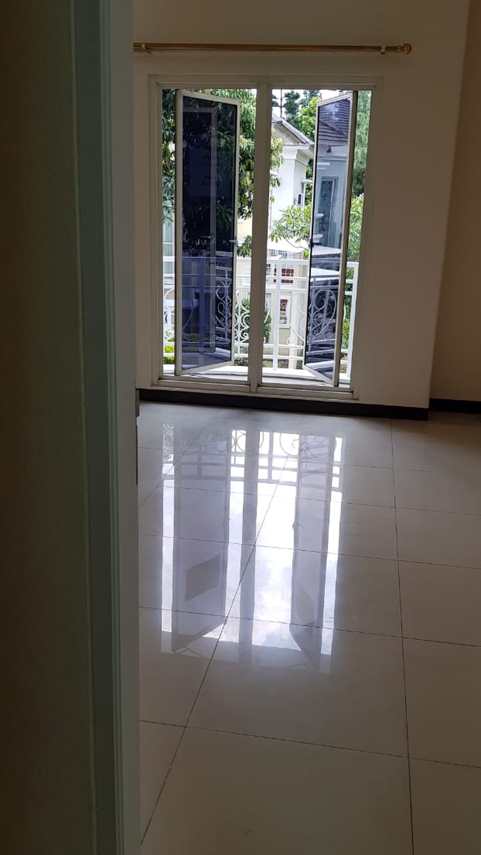 Disewakan Ruko Di daerah Gading serpong Tangerang Selatan