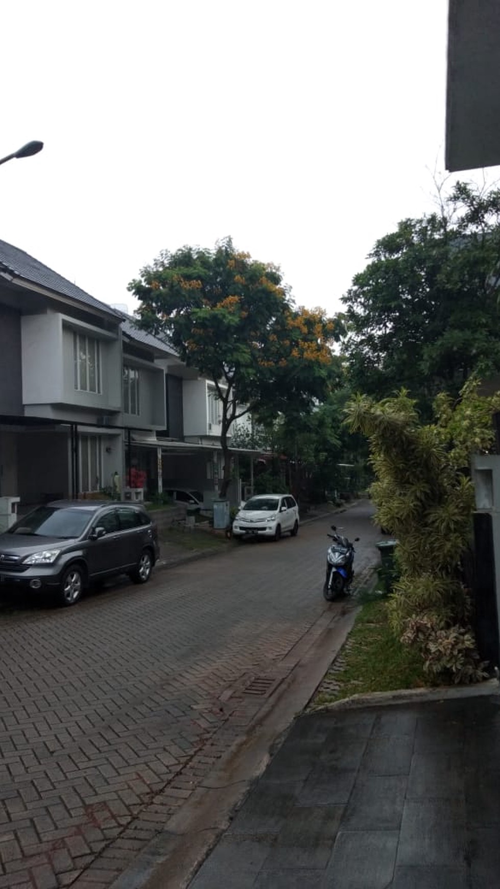 Rumah Nyaman dan Siap huni di Kawasan Emerald, Bintaro