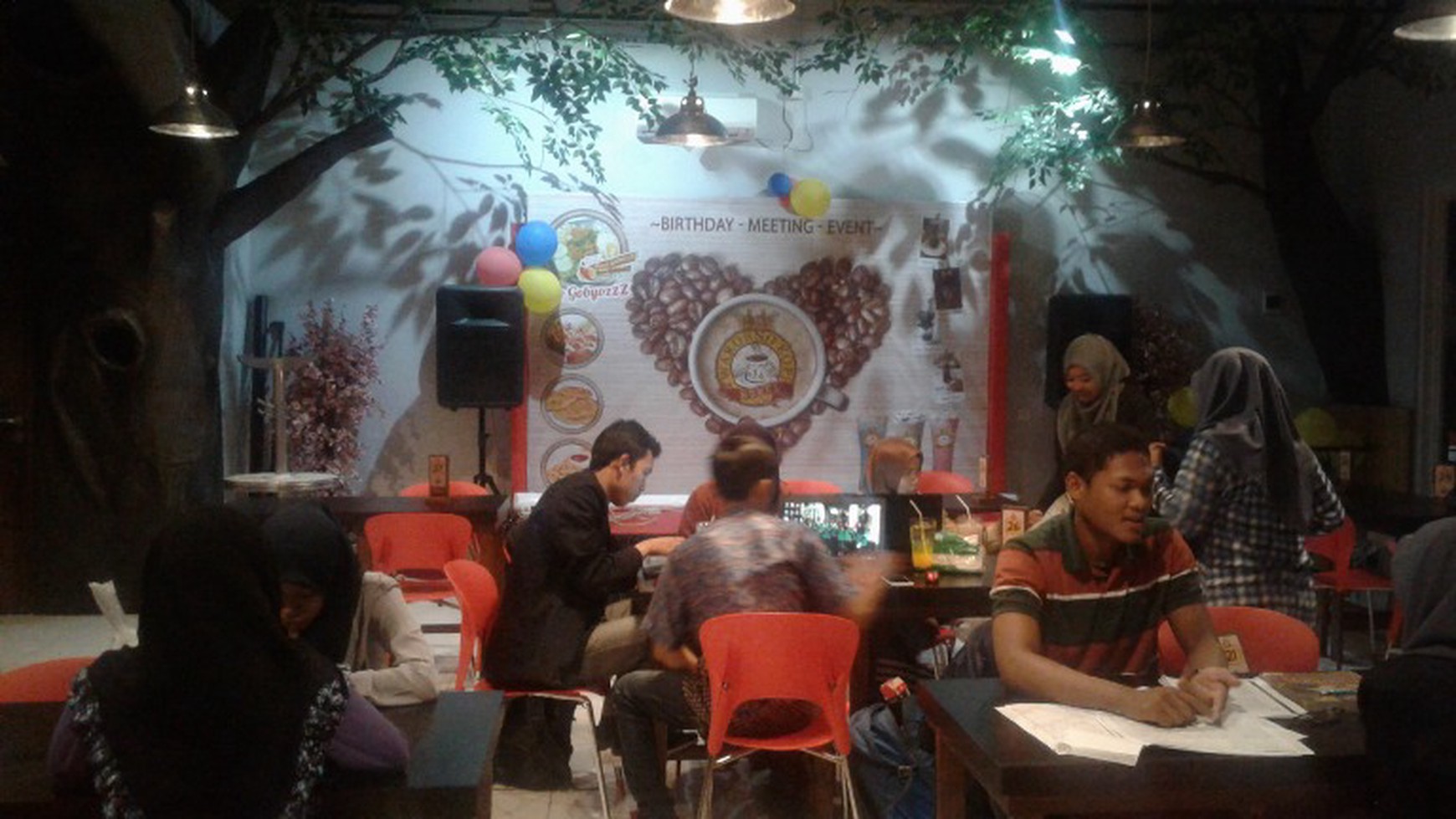 Rumah plus Usaha (Digital Printing & Cafe) di Wisma Menanggal