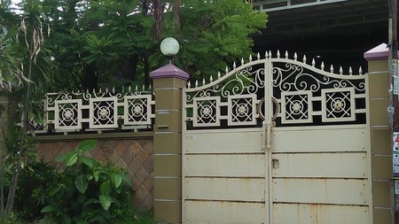 DIJUAL RUMAH DI DAERAH PETEMON TIMUR