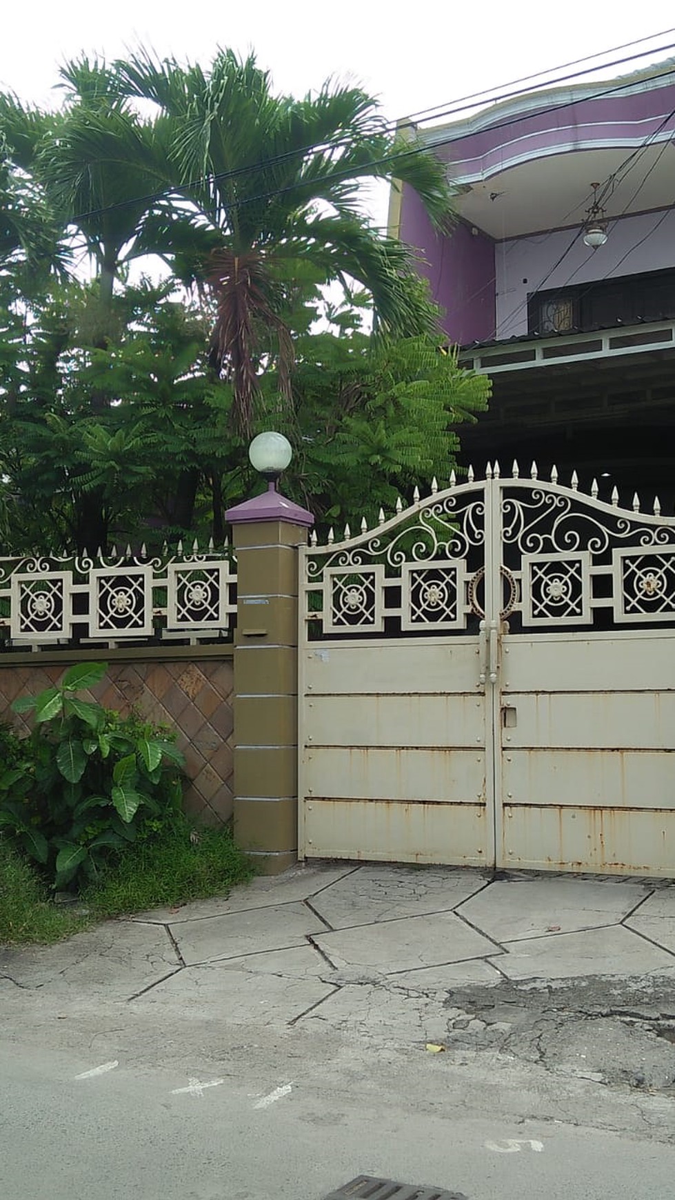 DIJUAL RUMAH DI DAERAH PETEMON TIMUR
