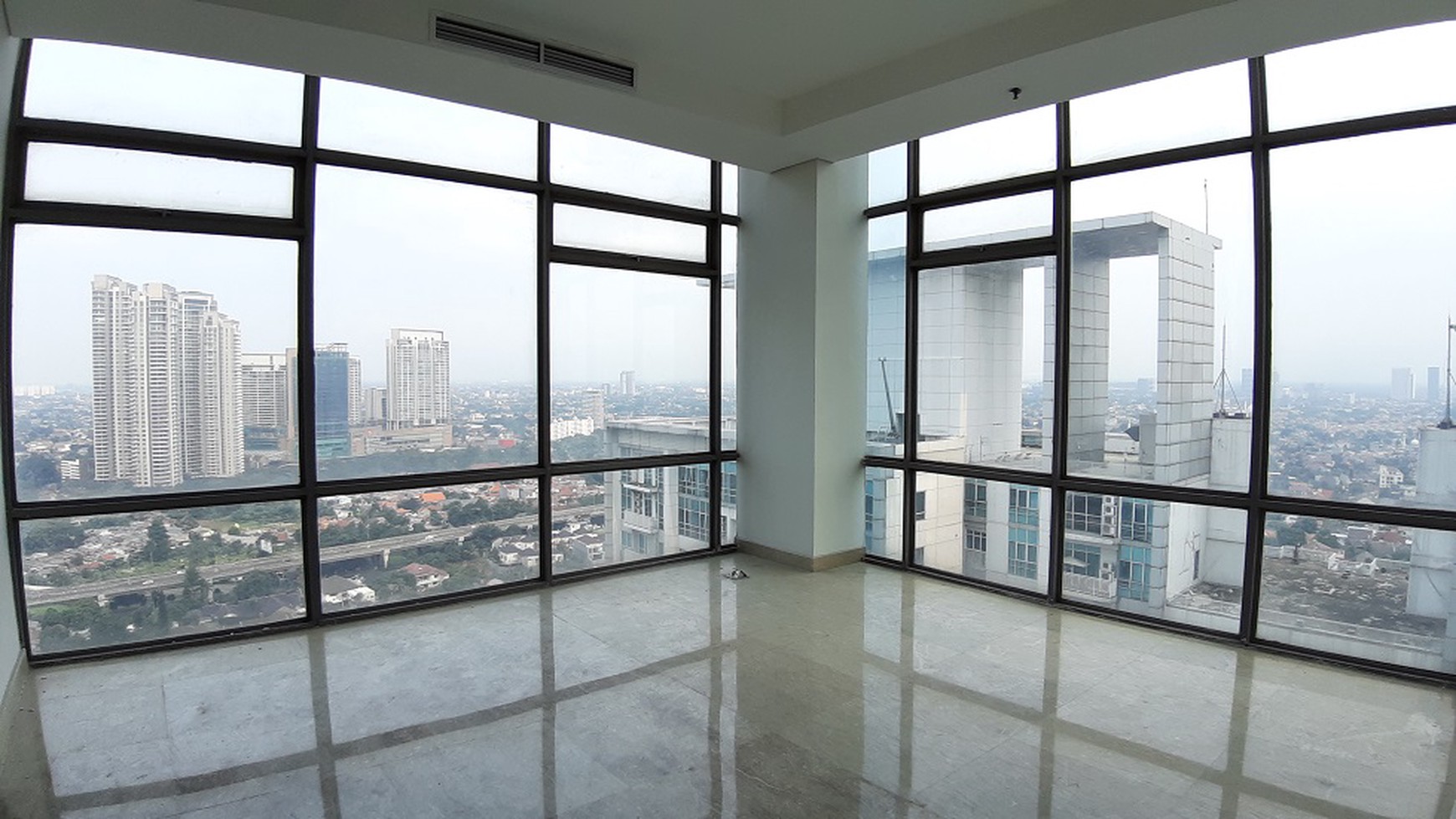 Best price Unit di South Tower, Essence Dharmawangsa, Kebayoran Baru, Hanya 20 juta per meter, High Floor, 4 Bedrooms