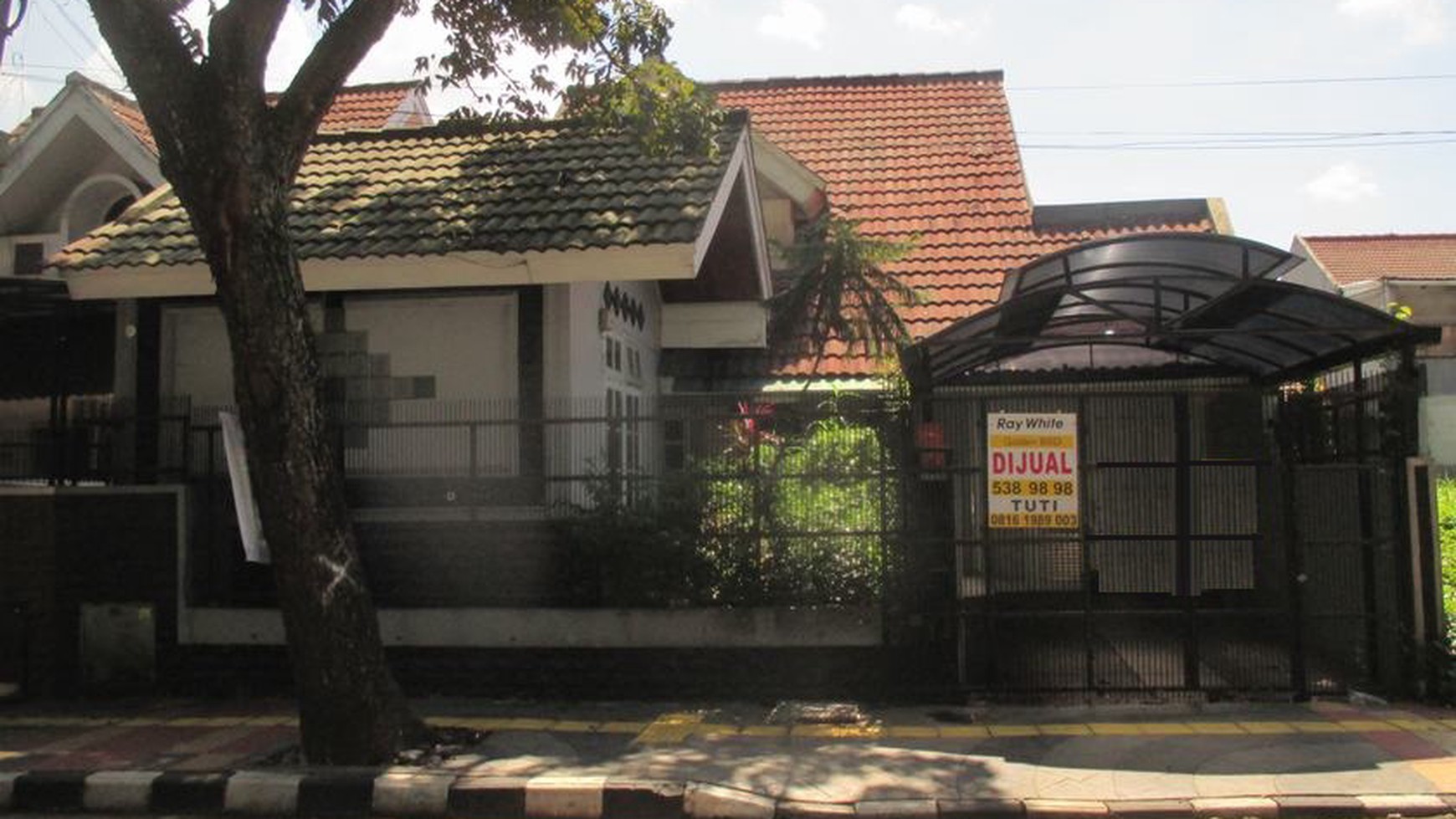 Dijual rumah lokasi strategis, Pinggir jalan dekat Cikal Sain John & Stasiun, harga terbaik, negolah