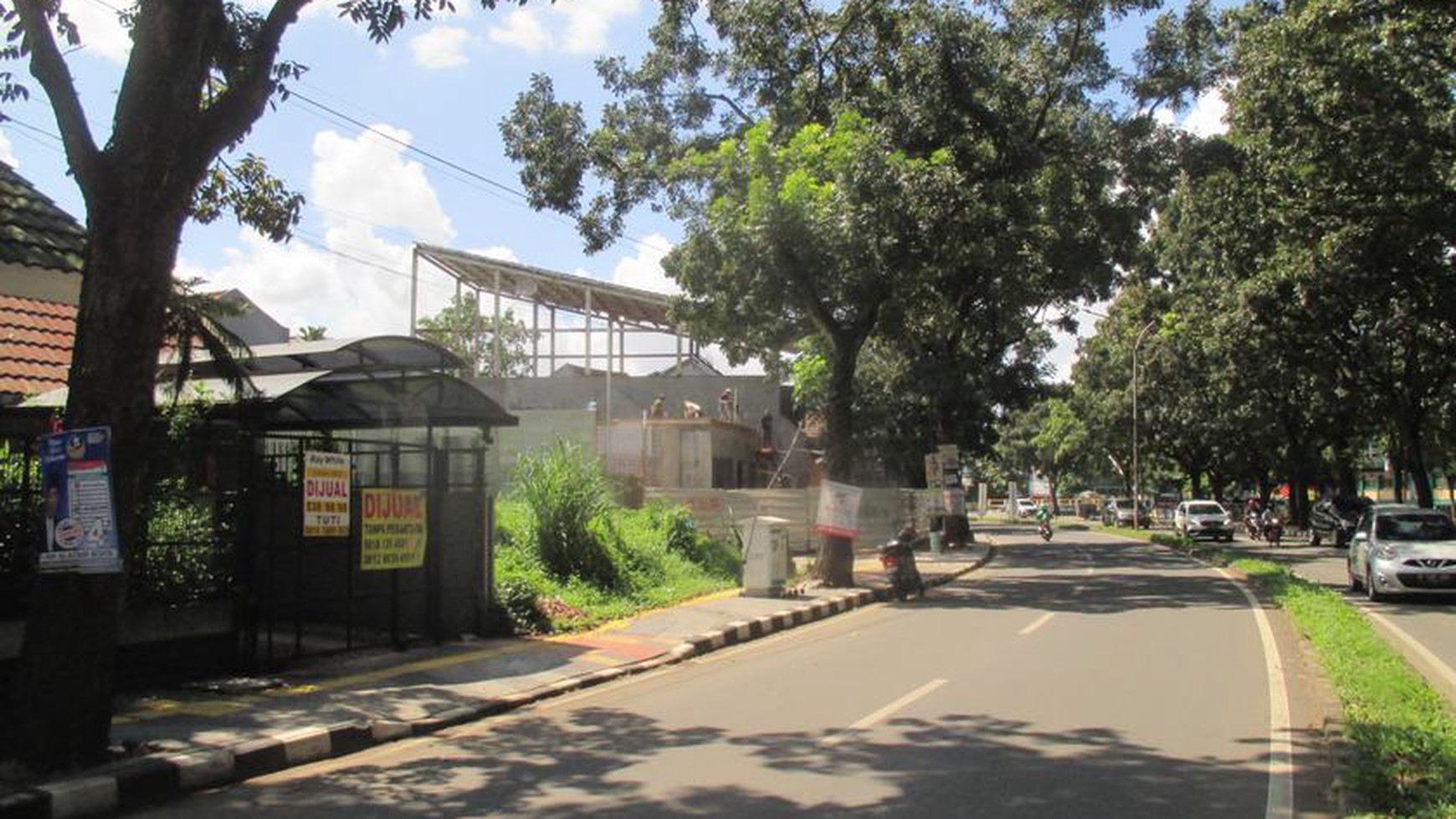 Dijual rumah lokasi strategis, Pinggir jalan dekat Cikal Sain John & Stasiun, harga terbaik, negolah