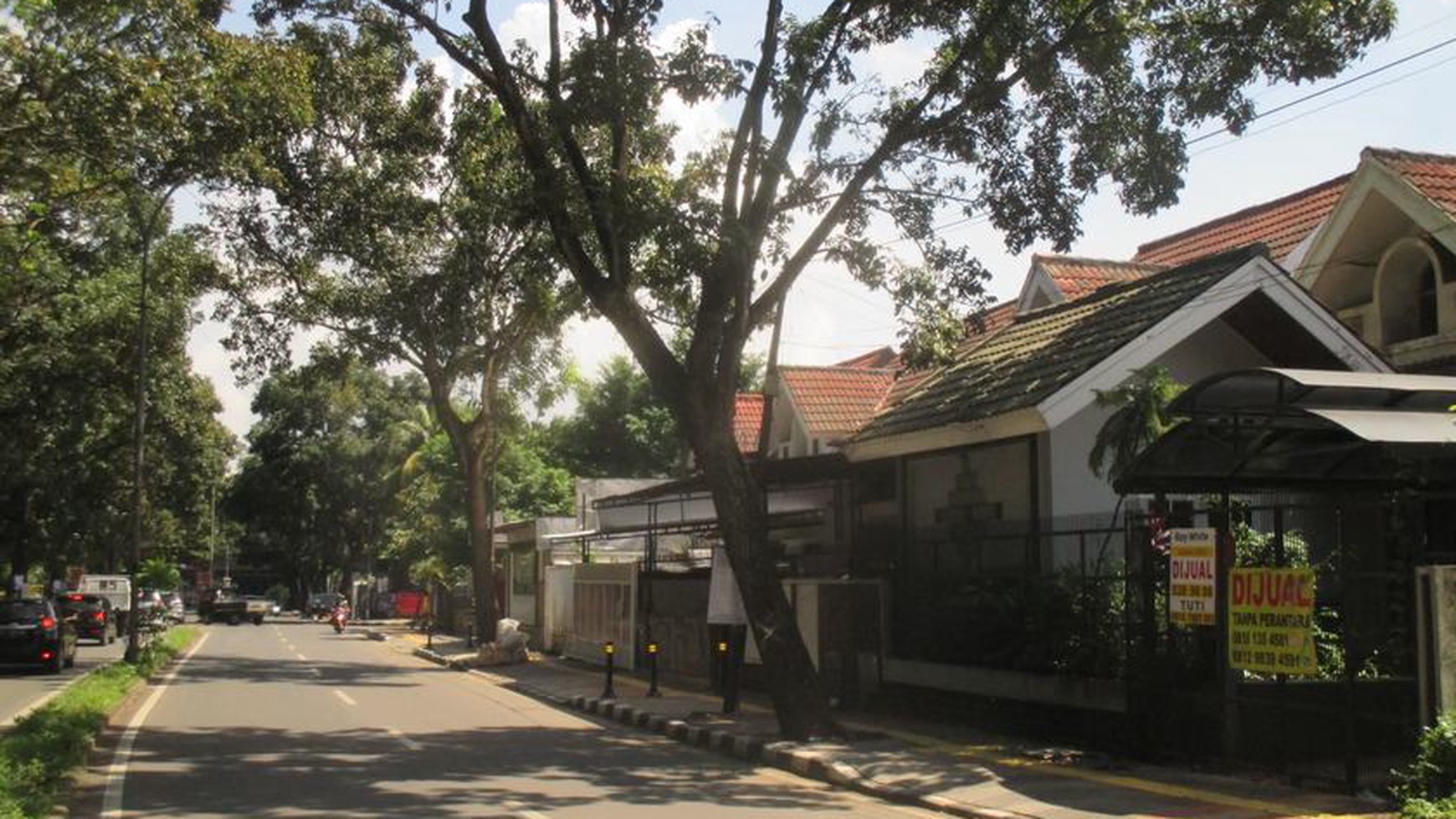 Dijual rumah lokasi strategis, Pinggir jalan dekat Cikal Sain John & Stasiun, harga terbaik, negolah