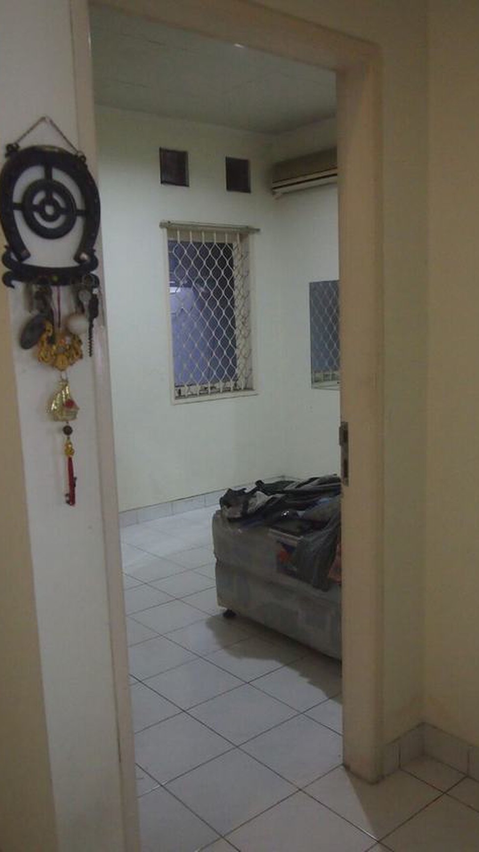 Dijual rumah lokasi strategis, Pinggir jalan dekat Cikal Sain John & Stasiun, harga terbaik, negolah