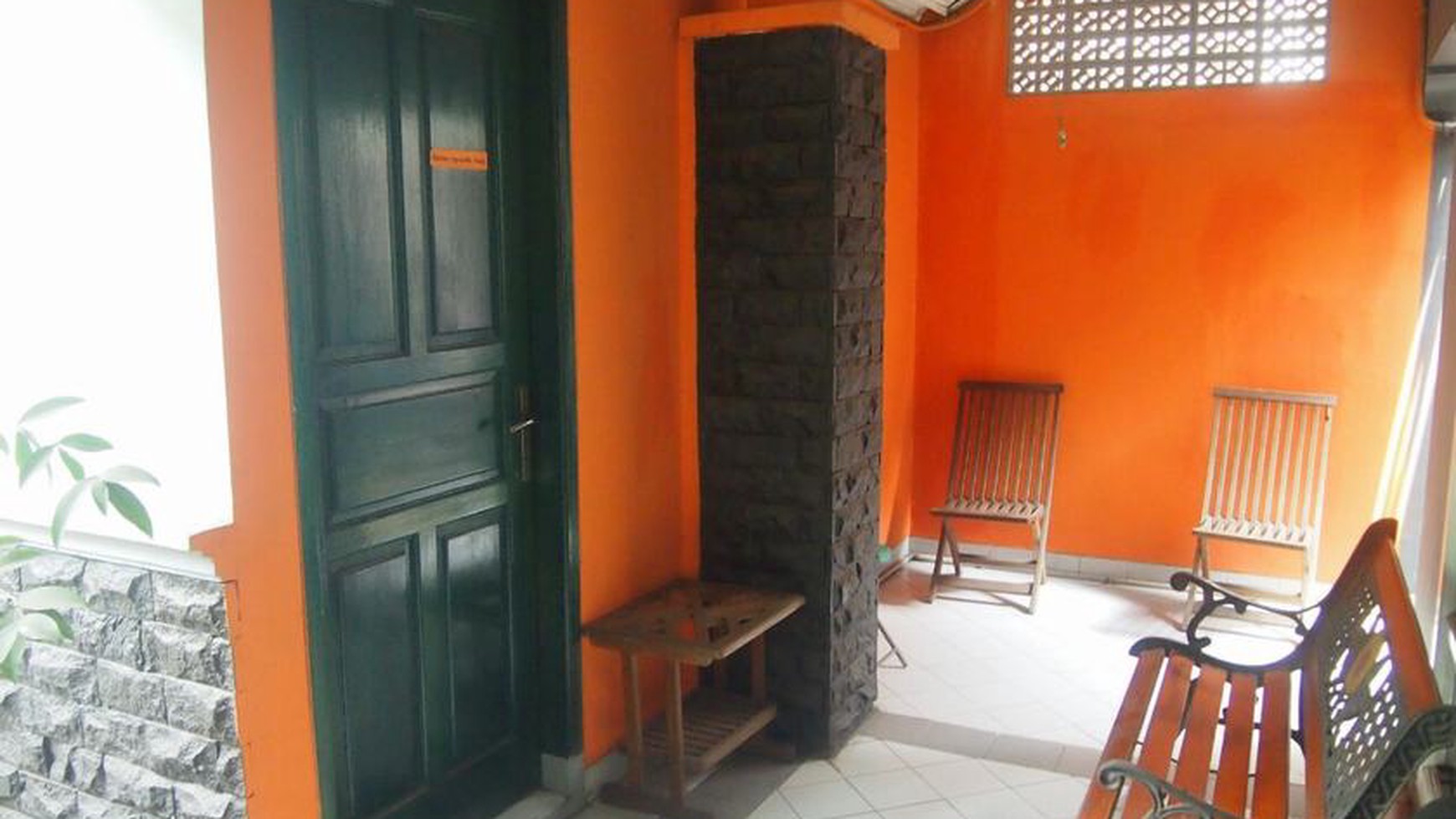 Dijual rumah lokasi strategis, Pinggir jalan dekat Cikal Sain John & Stasiun, harga terbaik, negolah