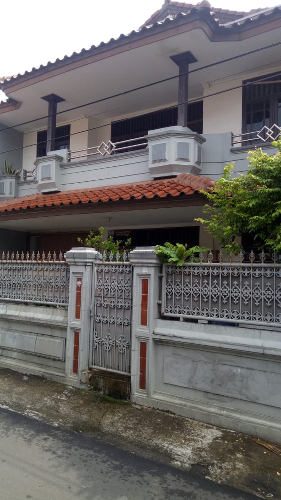 Rumah 2 lantai,lokasi ok dan Tenang ,Harga Nego di Cempaka Baru Jakarta Pusat