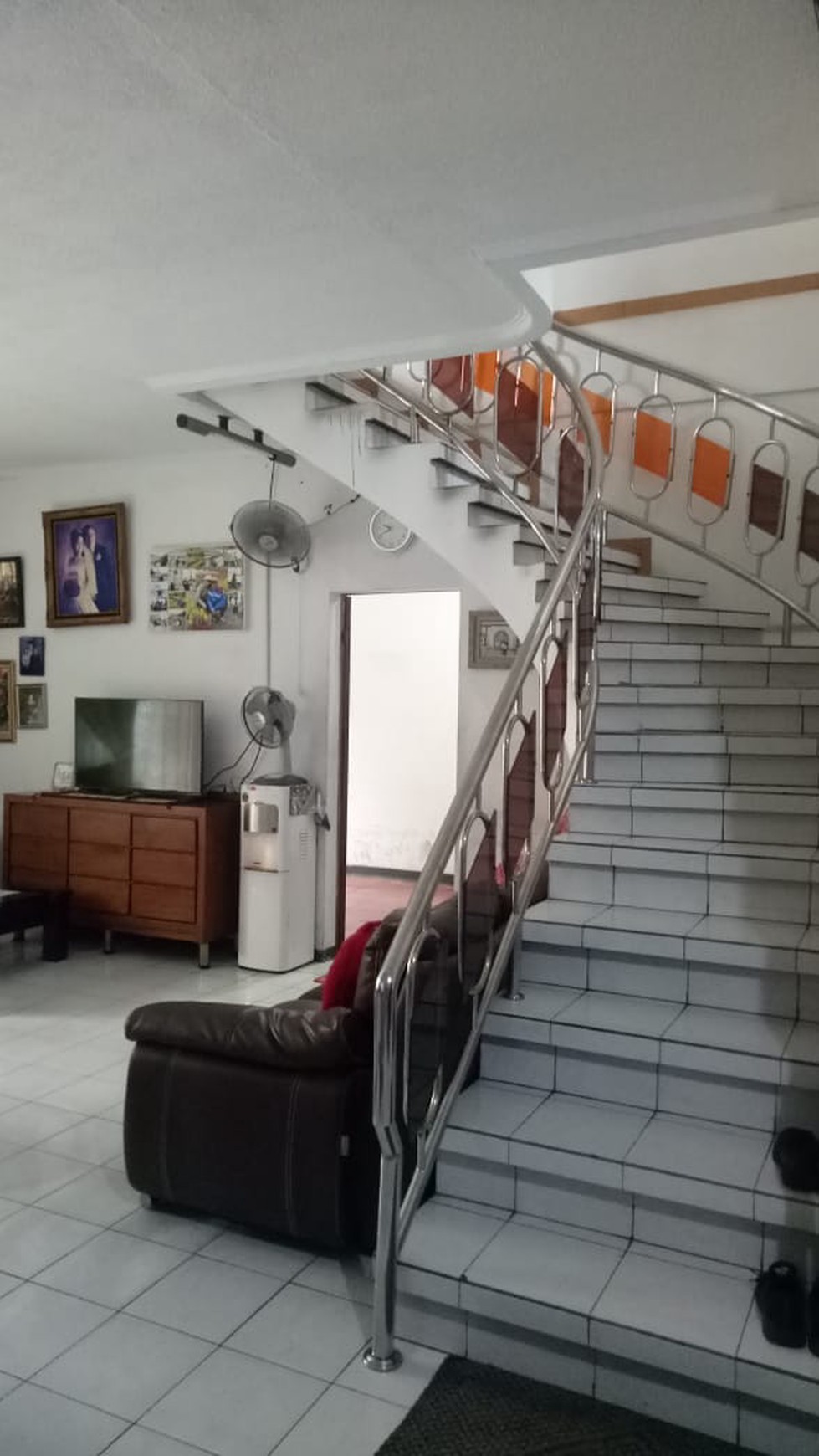 Rumah 2 lantai,lokasi ok dan Tenang ,Harga Nego di Cempaka Baru Jakarta Pusat