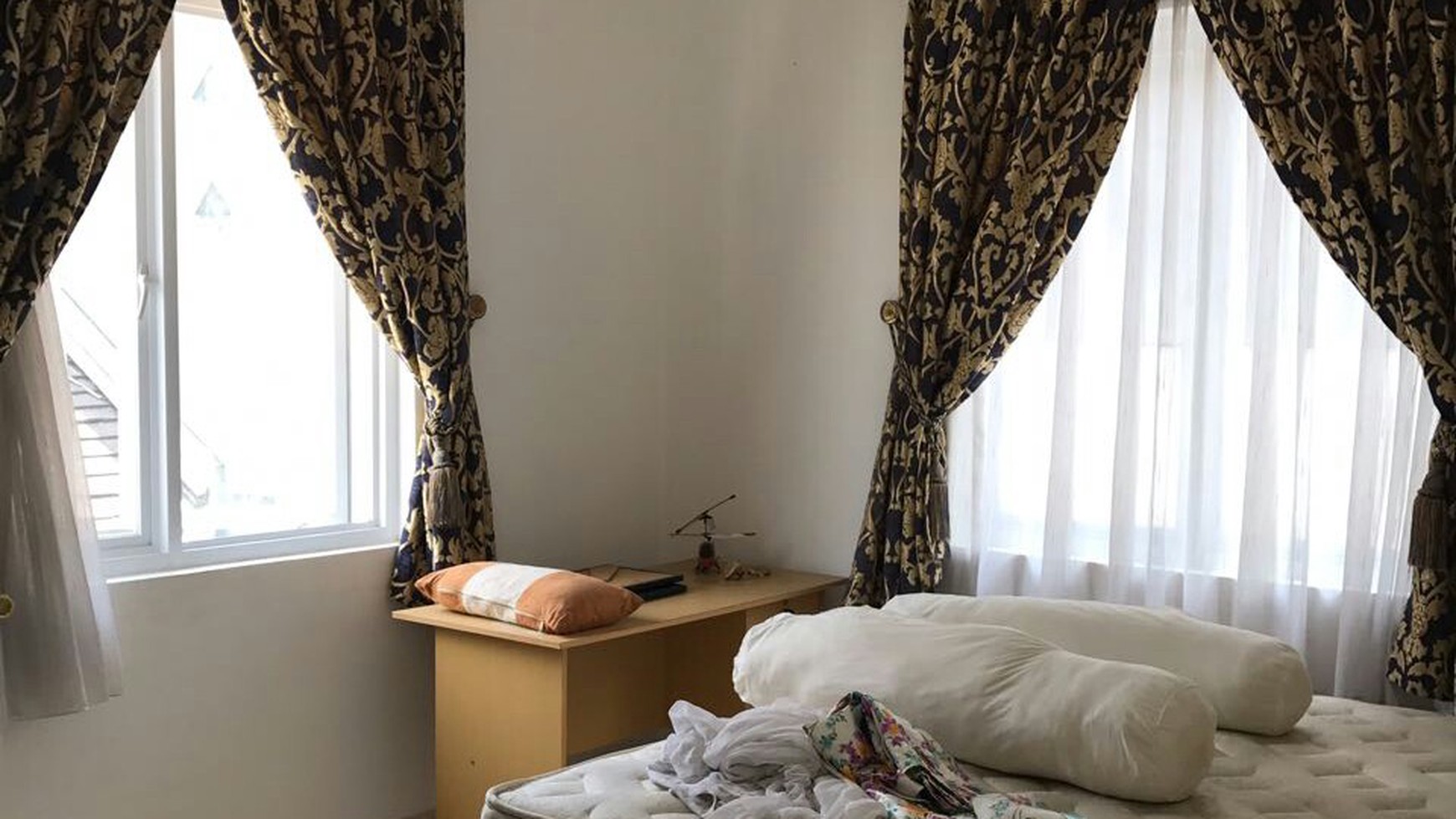 Rumah 2 lantai Fully Furnished Harga nego di Cluster Kota Wisata Cibubur