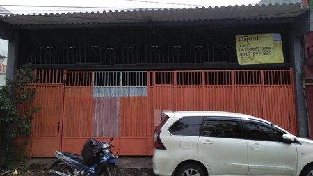 Gudang tengah kota