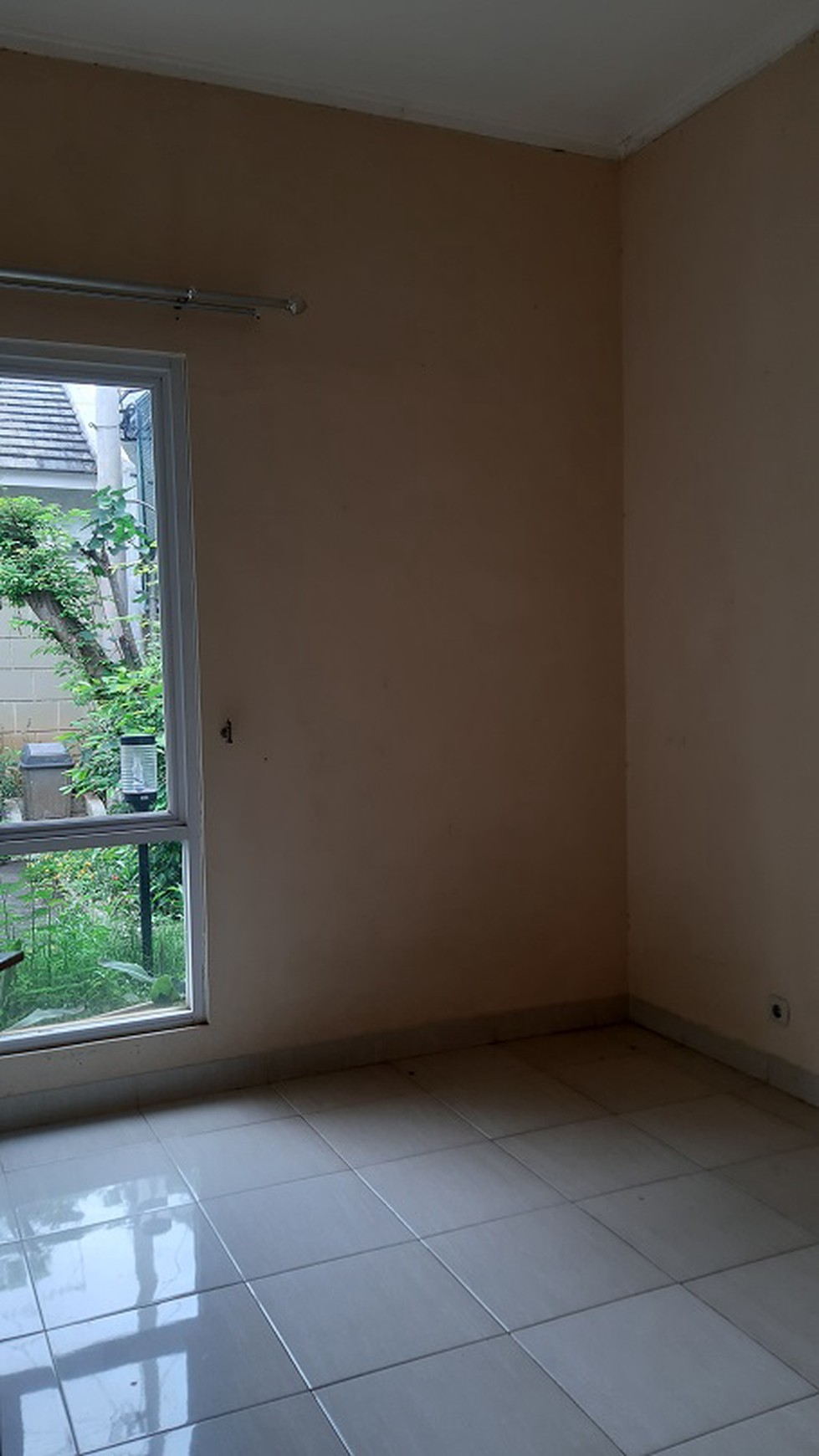 Rumah di Cinere, Depok, Dalam Cluster, 2 Kamar Tidur, Semi Furnished