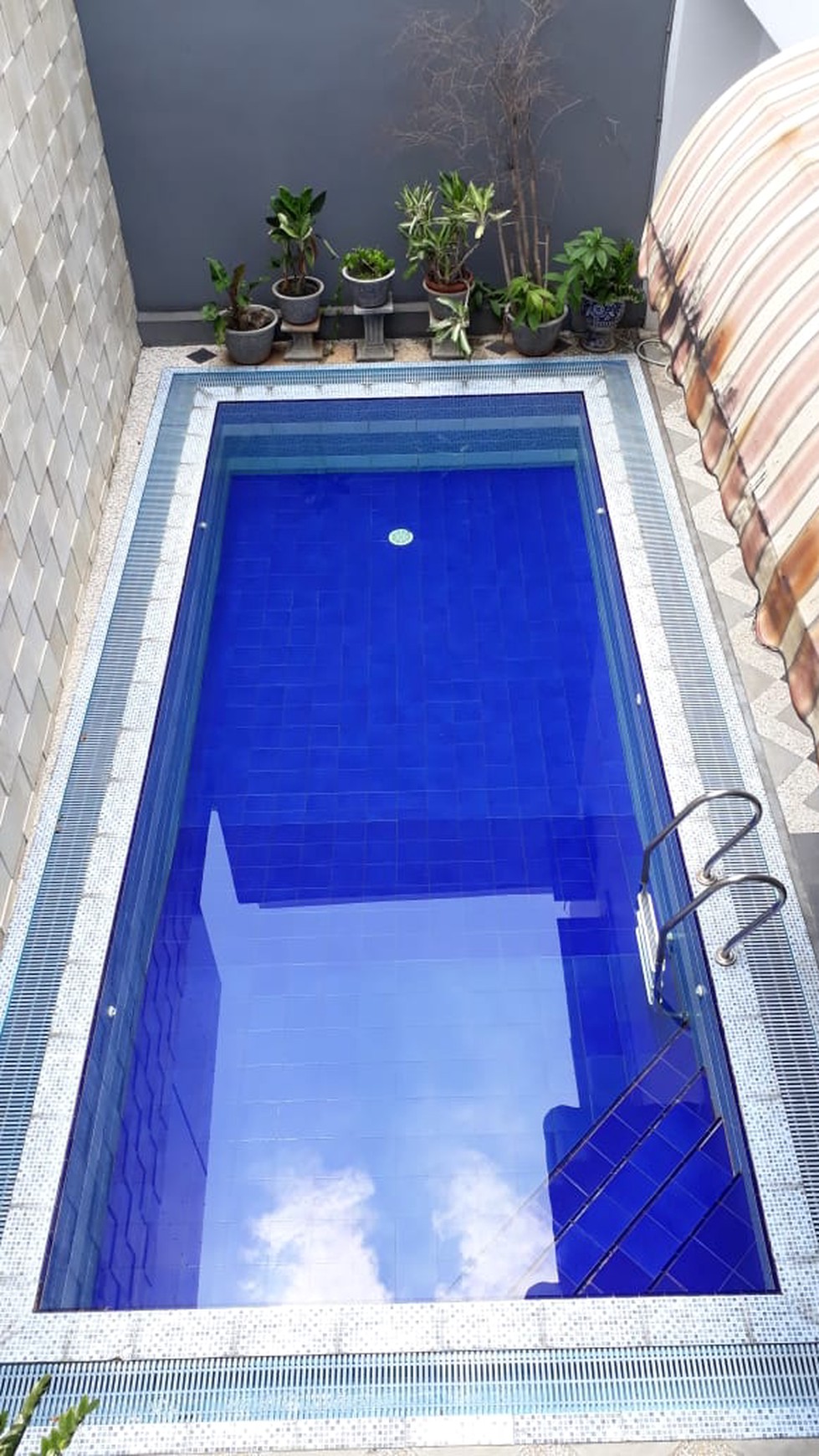 Disewakan Rumah Mewah Nan Elegan, Hunian Nyaman dan Asri @Graha Taman, Bintaro