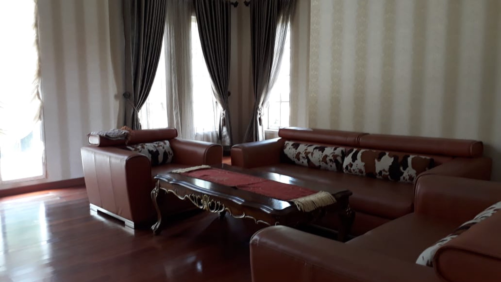 Disewakan Rumah Mewah Nan Elegan, Hunian Nyaman dan Asri @Graha Taman, Bintaro