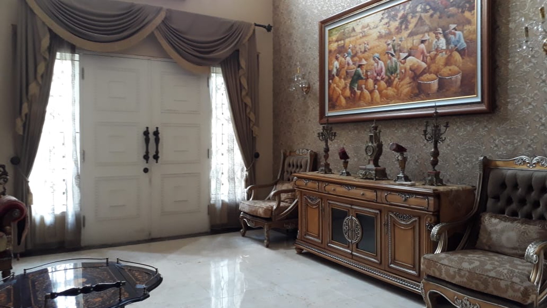 Disewakan Rumah Mewah Nan Elegan, Hunian Nyaman dan Asri @Graha Taman, Bintaro