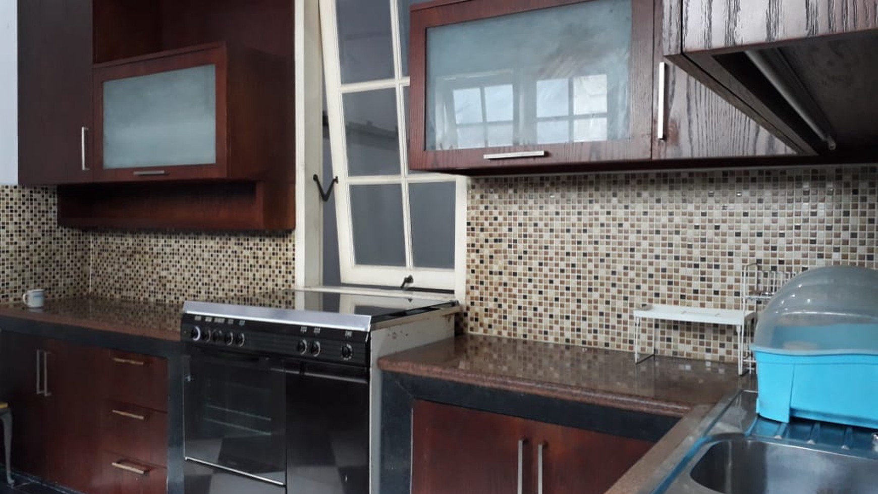 Disewakan Rumah Mewah Nan Elegan, Hunian Nyaman dan Asri @Graha Taman, Bintaro