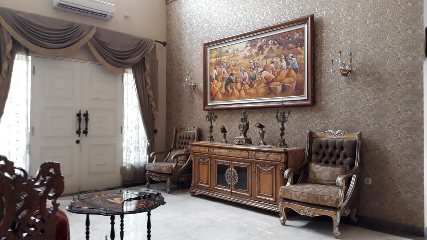 Disewakan Rumah Mewah Nan Elegan, Hunian Nyaman dan Asri @Graha Taman, Bintaro