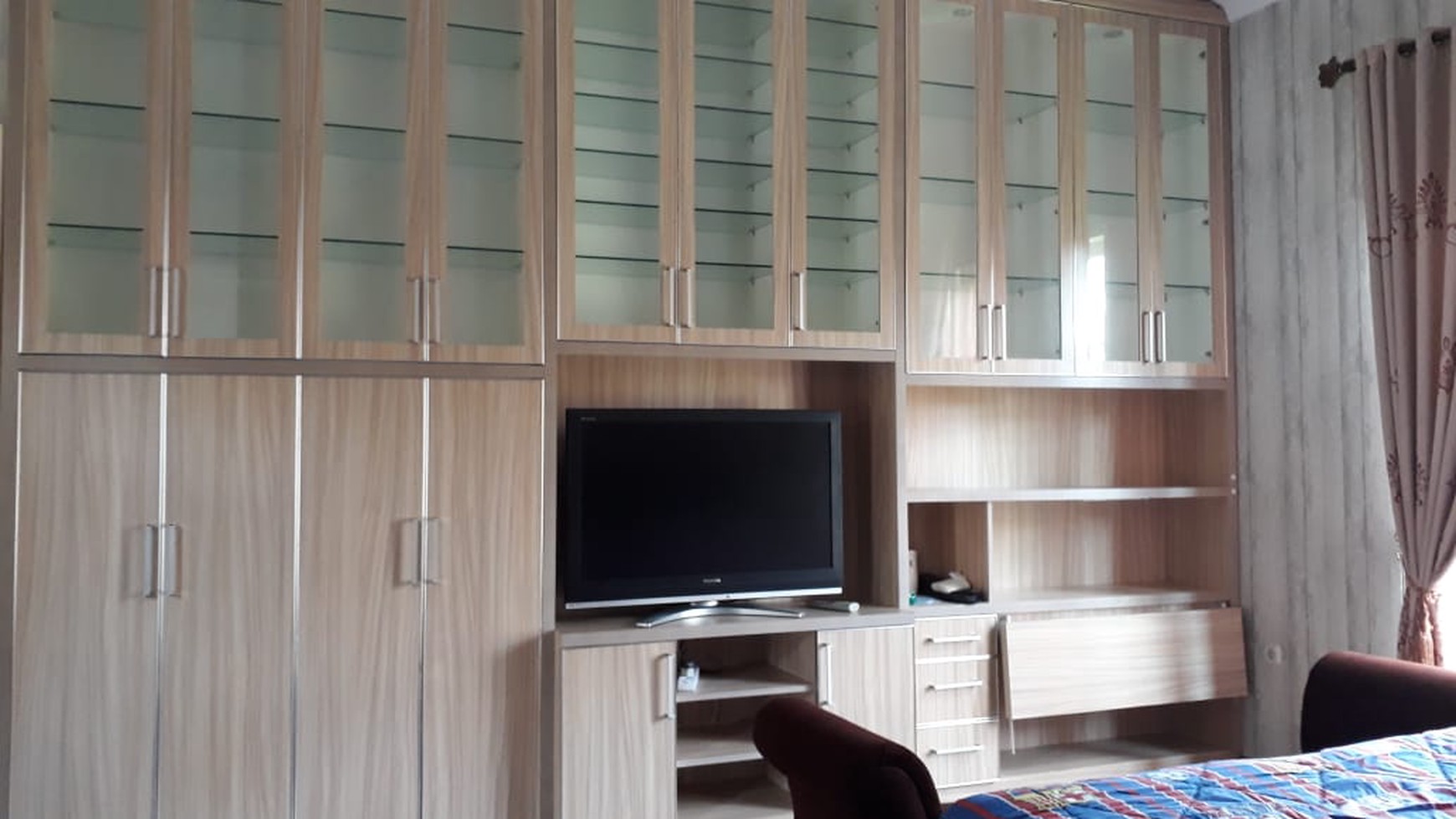 Disewakan Rumah Mewah Nan Elegan, Hunian Nyaman dan Asri @Graha Taman, Bintaro