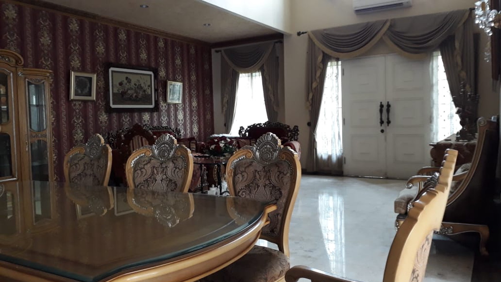 Disewakan Rumah Mewah Nan Elegan, Hunian Nyaman dan Asri @Graha Taman, Bintaro