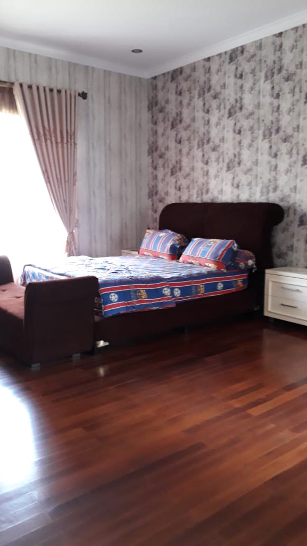 Disewakan Rumah Mewah Nan Elegan, Hunian Nyaman dan Asri @Graha Taman, Bintaro