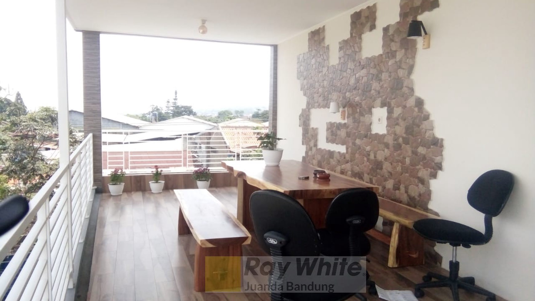 Ruko baru, siap pakai di kota Cimahi